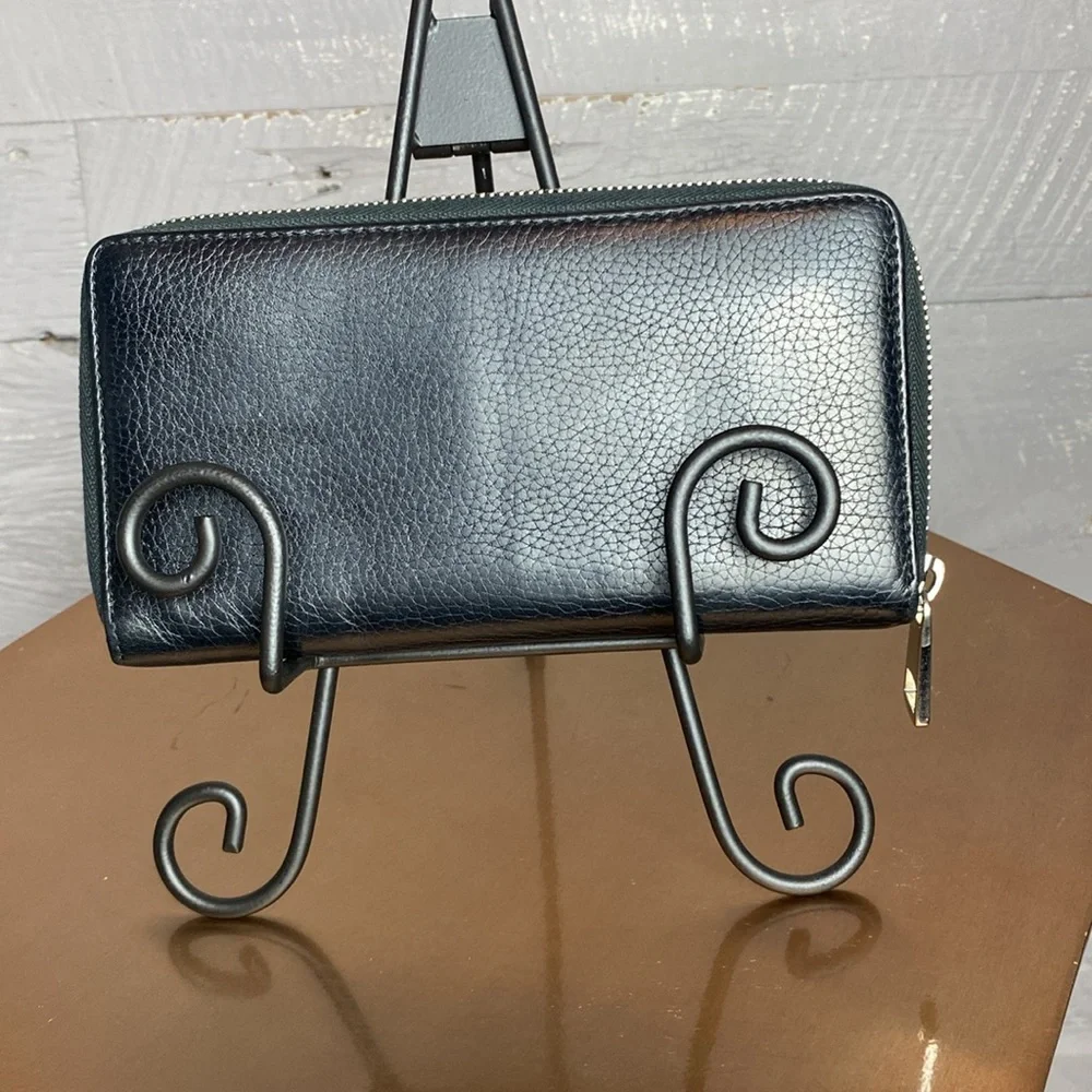 Authentic Gucci long zippy wallet